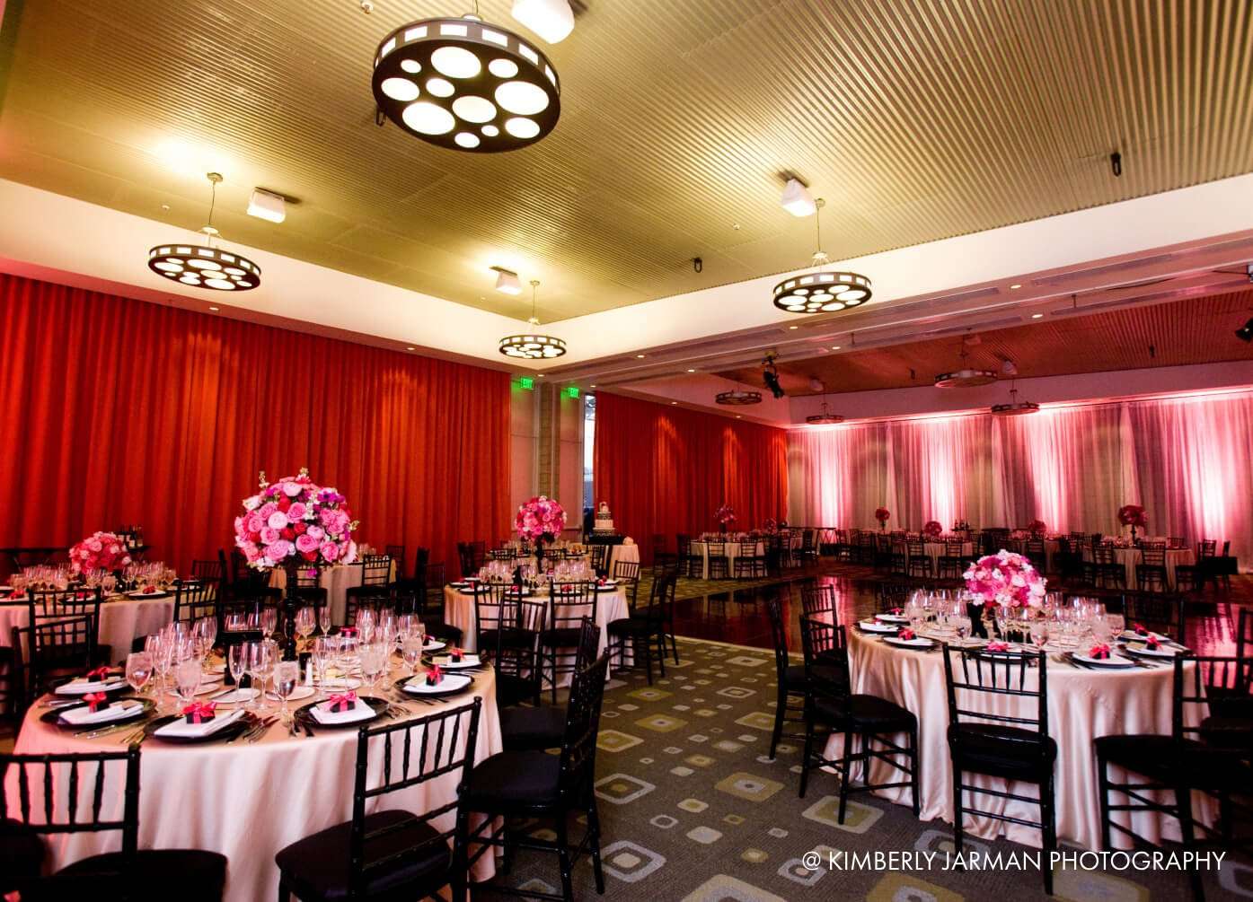 Elegant wedding reception in red and black.